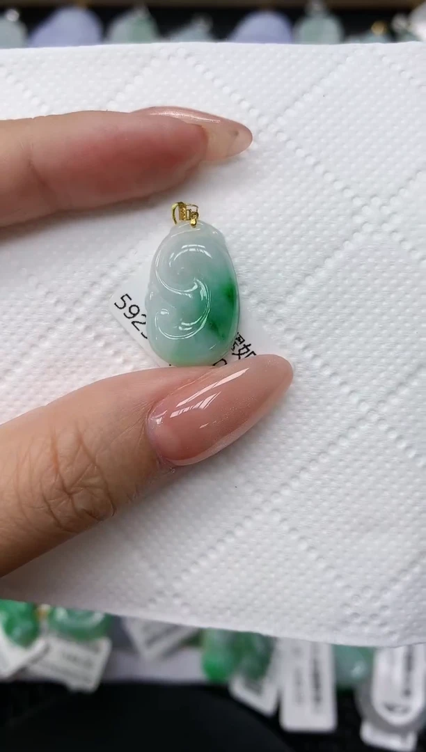 颈饰18K金镶嵌翡翠1111111111
