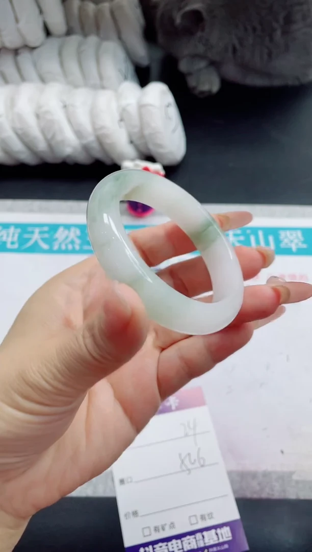 石英质玉手镯未镶嵌24