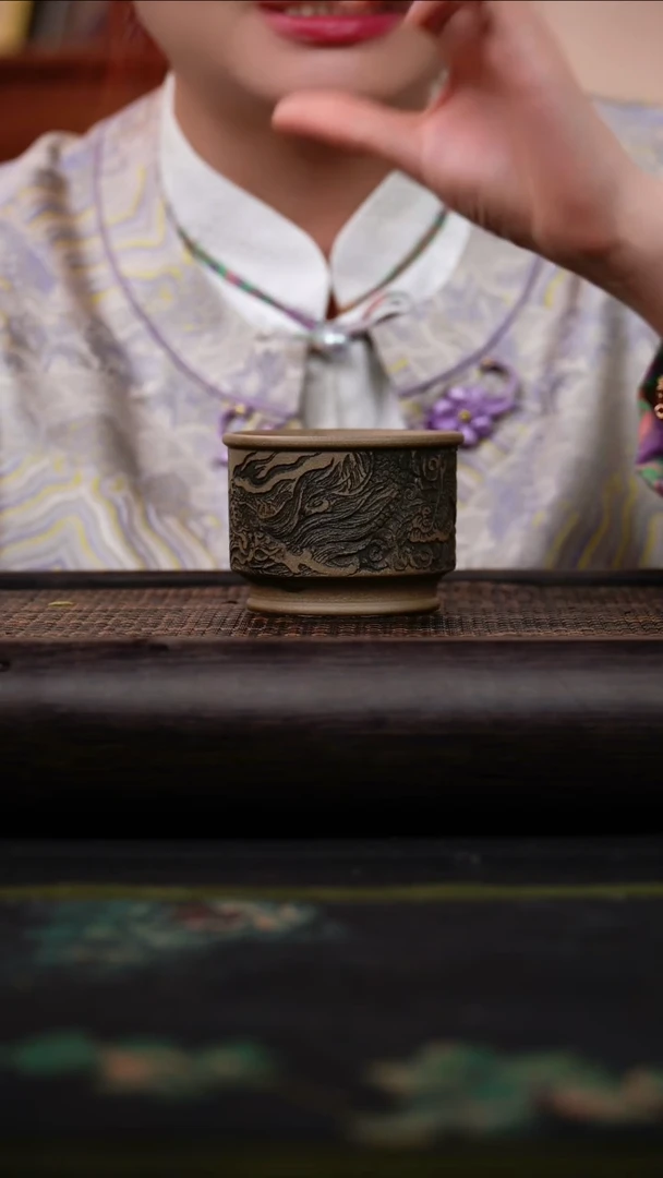 茶壶紫砂蟹壳青 主人杯 刻绘龙纹