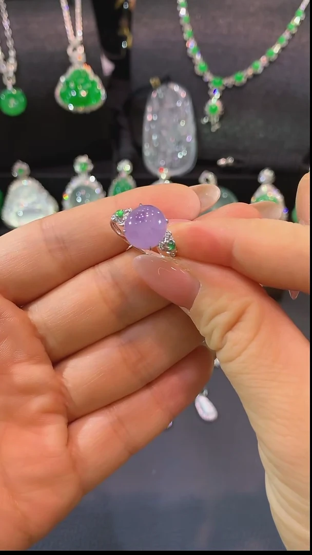 18K金镶嵌戒指翡翠戒指