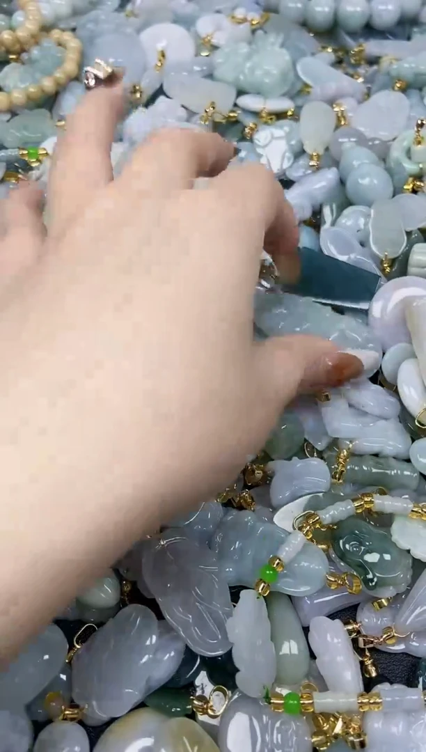 【闪购商品】翡翠颈饰未镶嵌天然A货翡翠
