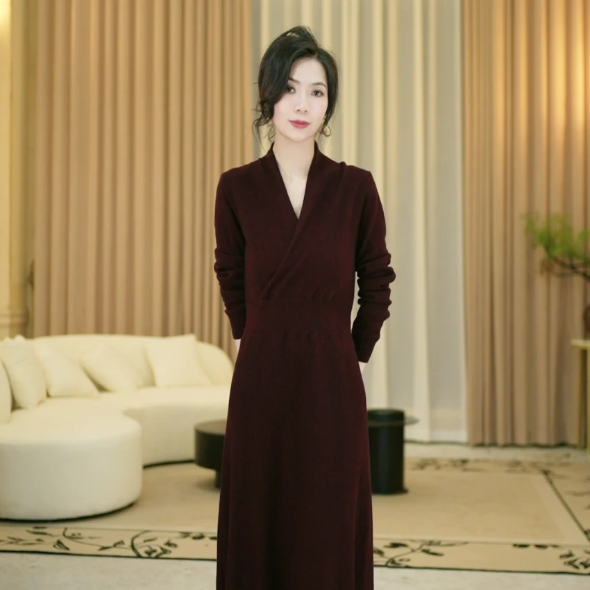 宝儿姐LEMONDISIN2024年新款休闲V领针织连衣裙冬季时尚优雅百搭