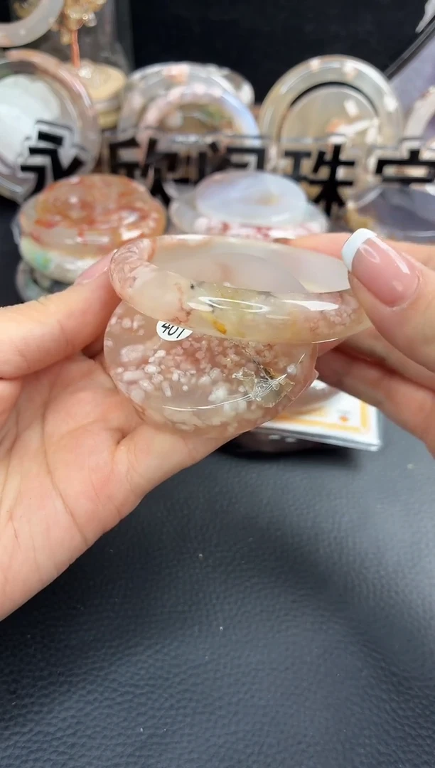 未镶嵌手镯（圆镯）石英质玉56