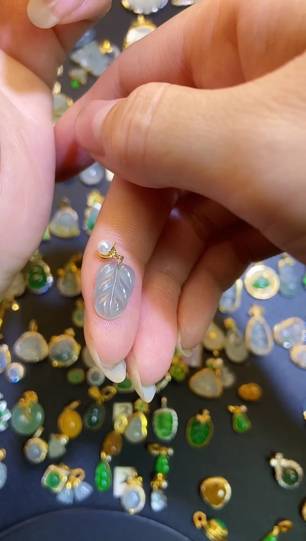 翡翠18K金镶嵌吊坠(不含链)1