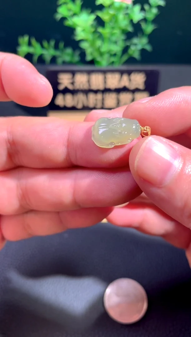 颈饰18K金镶嵌翡翠翡翠