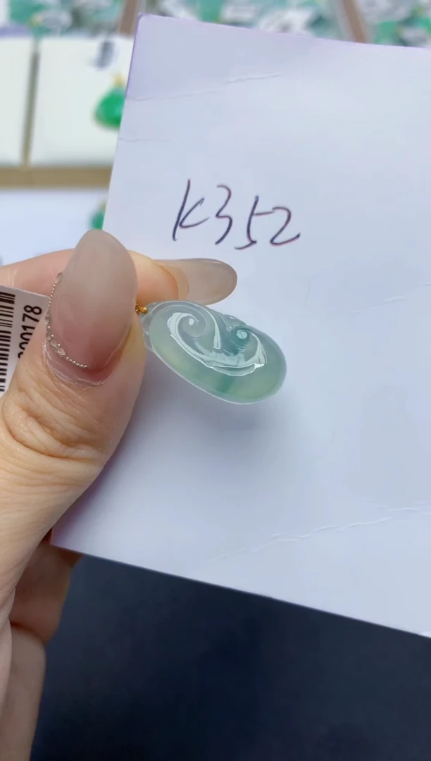 翡翠18K金镶嵌颈饰天然缅甸A货翡翠