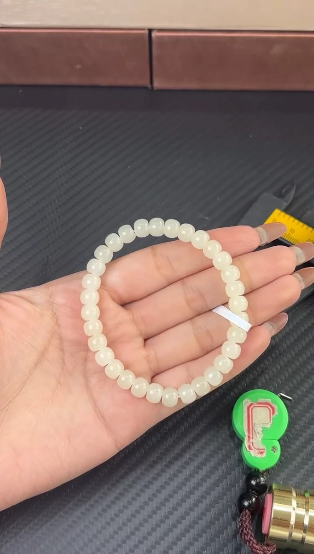 未镶嵌手串和田玉黑山微色差卡6*7