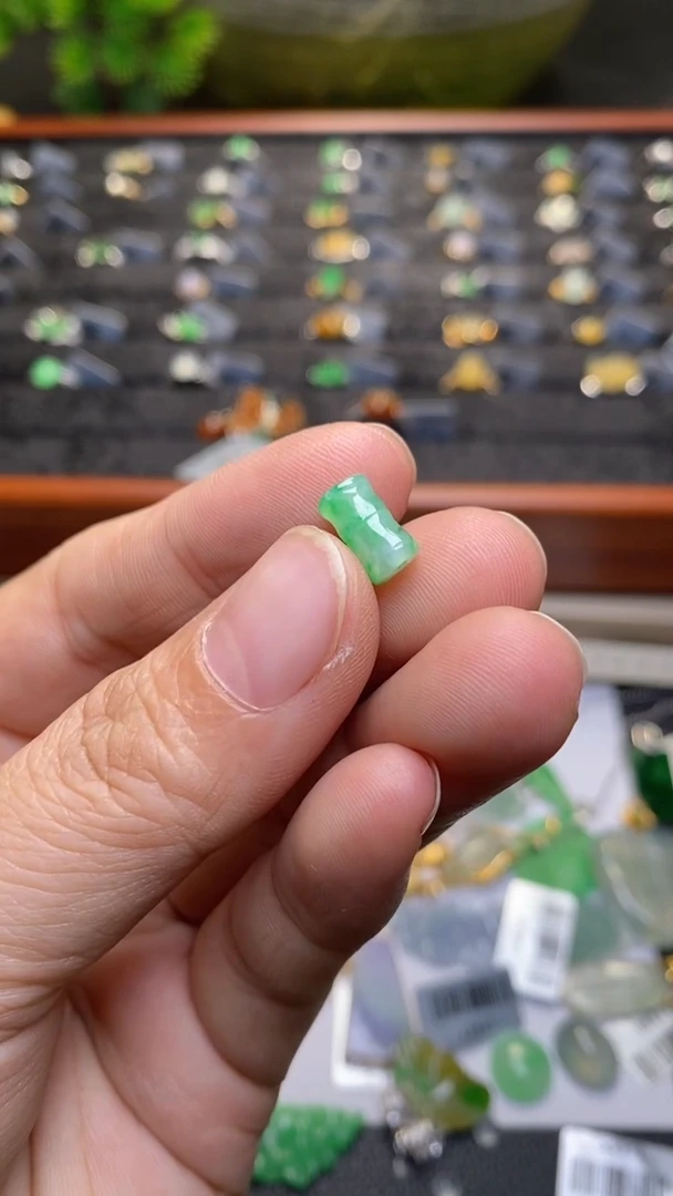 颈饰未镶嵌翡翠净货33826