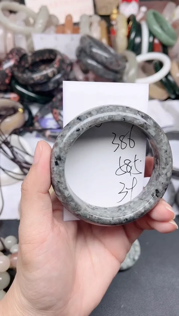 未镶嵌手镯石英质玉386