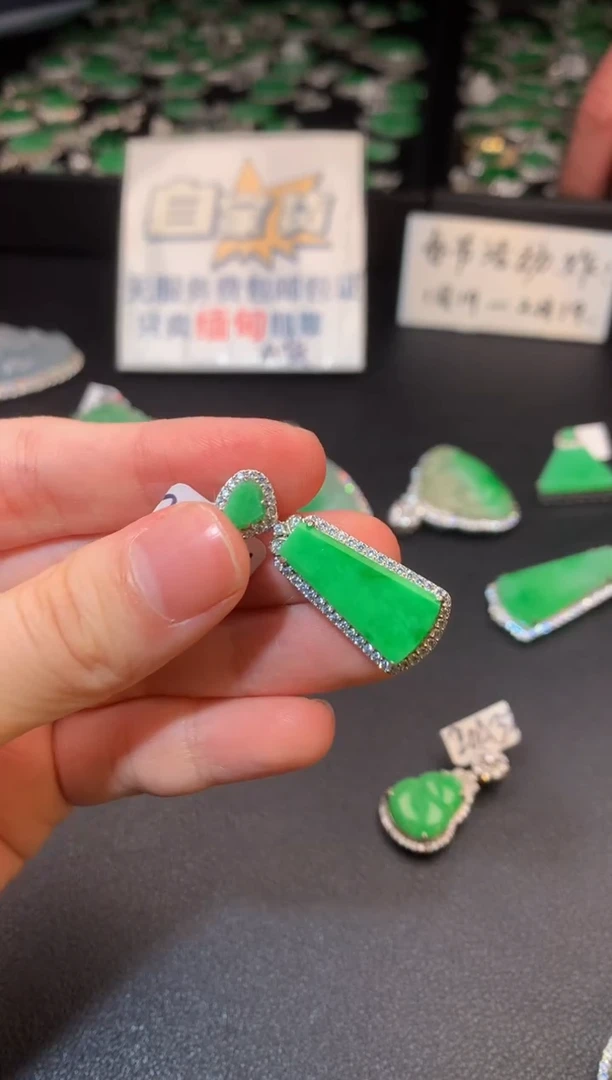 【闪购商品】翡翠颈饰银S925镶嵌翡翠