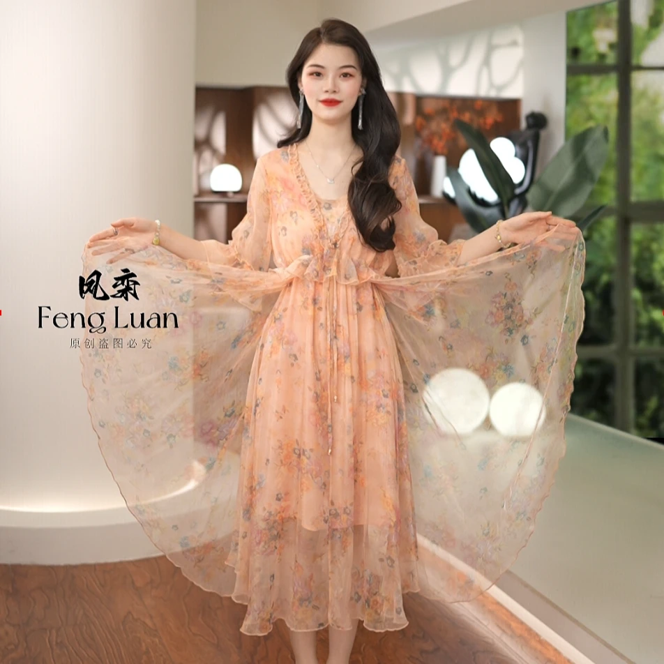 2025夏季新款时尚v领超仙收腰显瘦连衣裙高级感品质碎花长裙