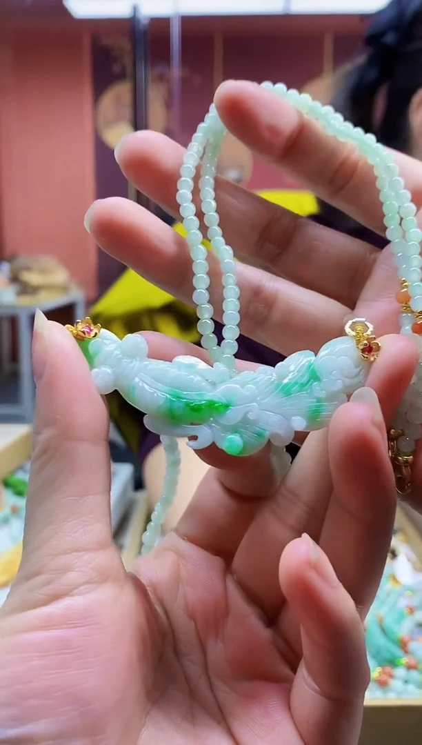 颈饰未镶嵌翡翠吊坠