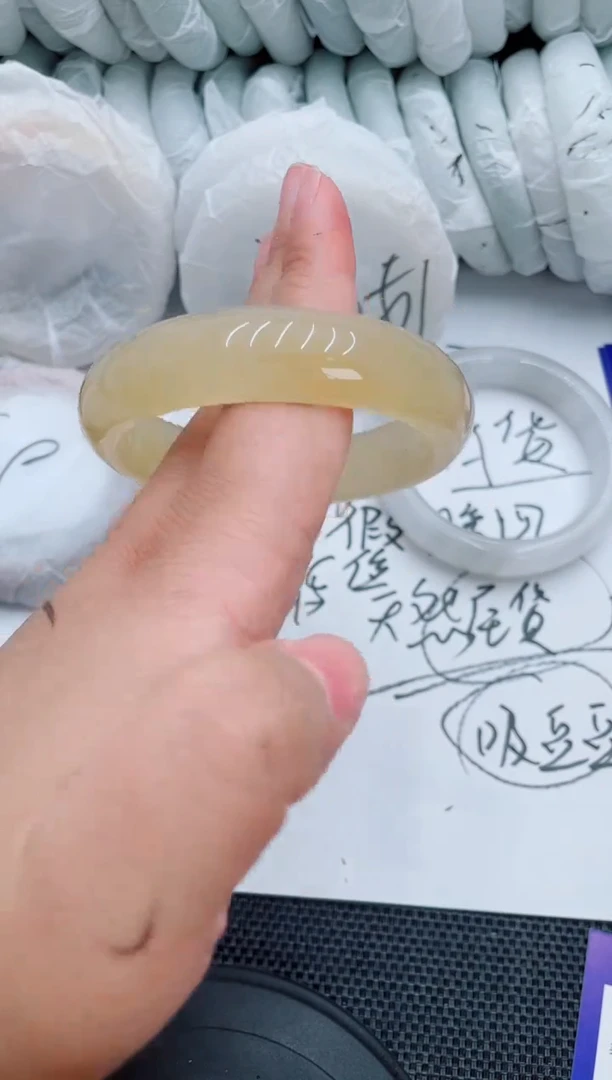 石英质玉手镯未镶嵌E155-60-61