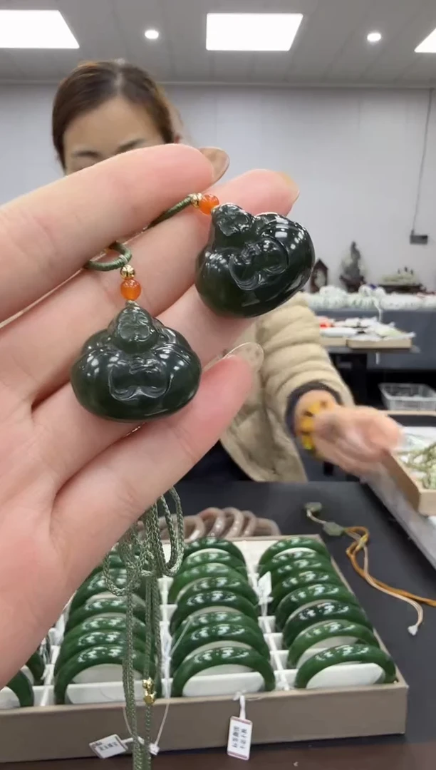 颈饰未镶嵌和田玉多样性发其一wwx抱抱佛