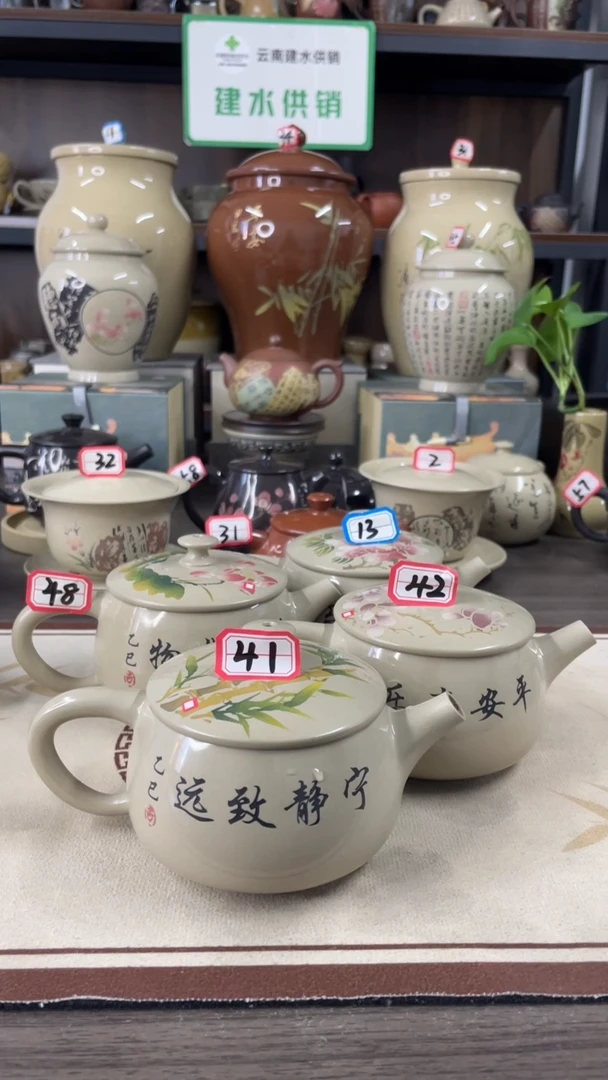 东*建水紫陶白泥亮光刻填微瑕壶