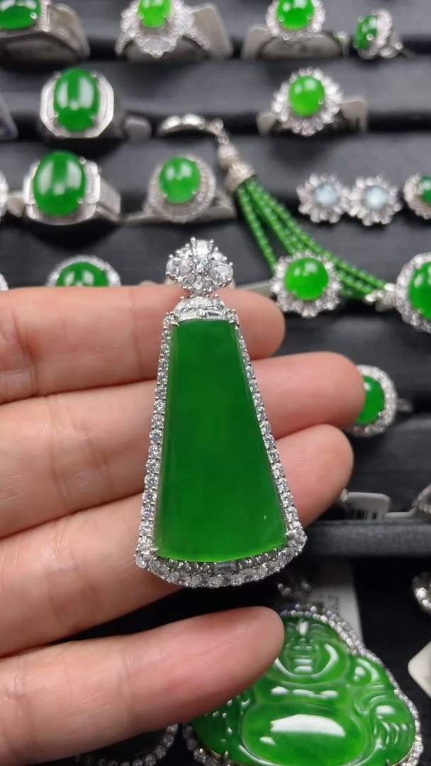 【闪购商品】翡翠颈饰银S925镶嵌翡翠