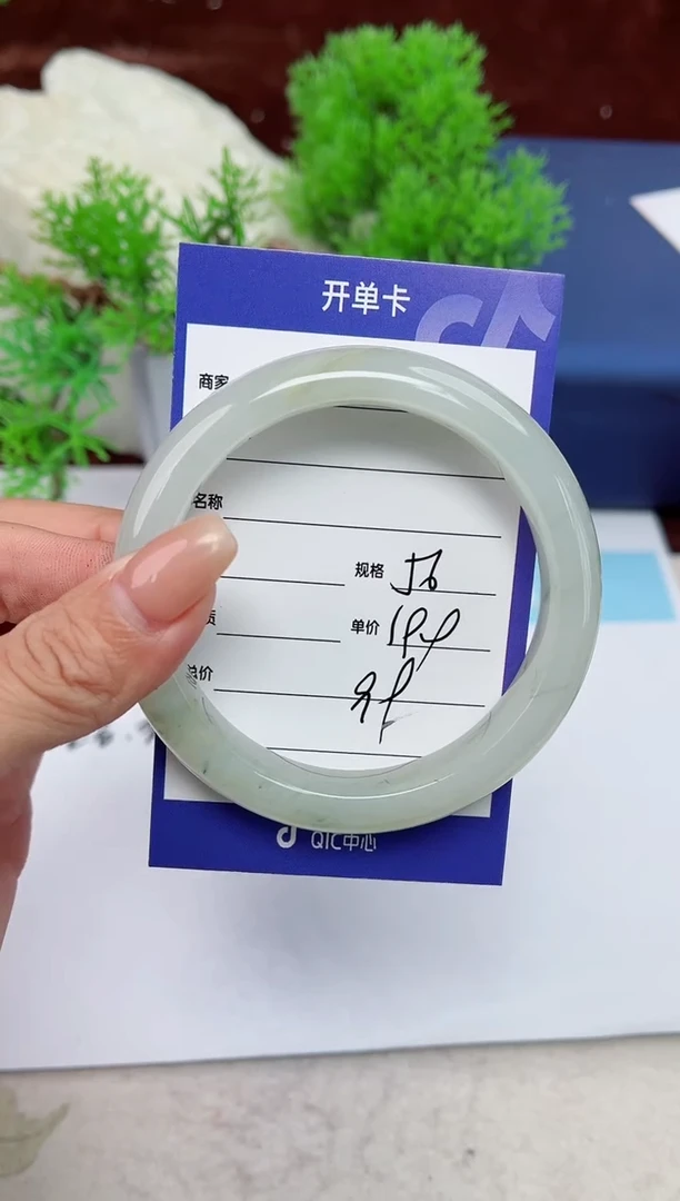 【闪购商品】石英质玉手镯未镶嵌99