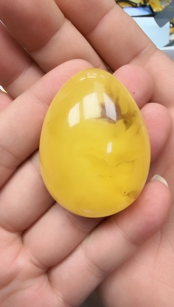 裸石琥珀未镶嵌暗*使如图