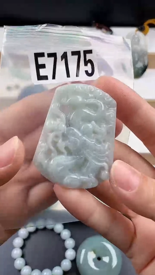 颈饰未镶嵌翡翠天然翡翠吊坠挂件