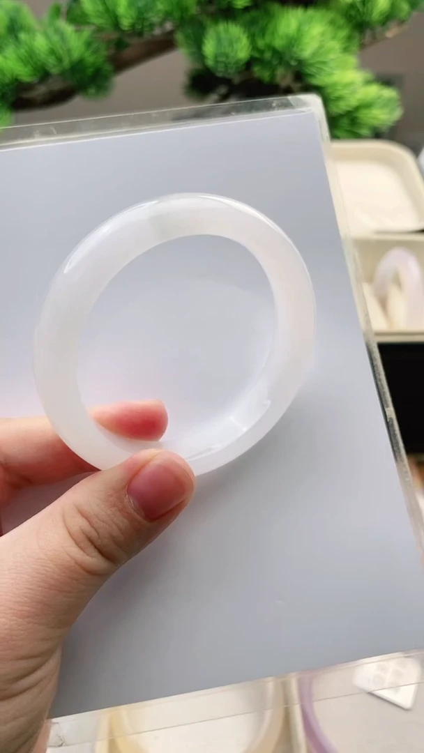 【闪购商品】石英质玉手镯未镶嵌54