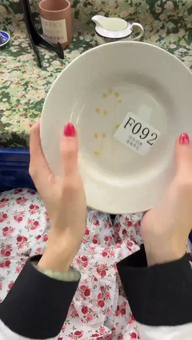 瓷片小****嘛       F092