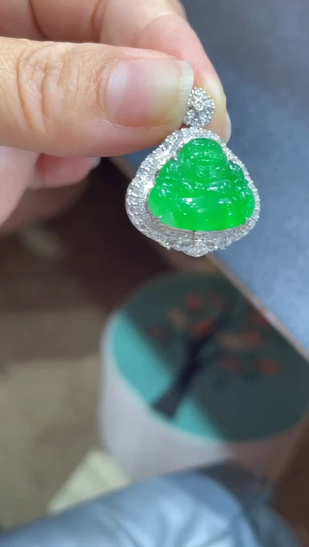 翡翠18K金镶嵌颈饰翡翠