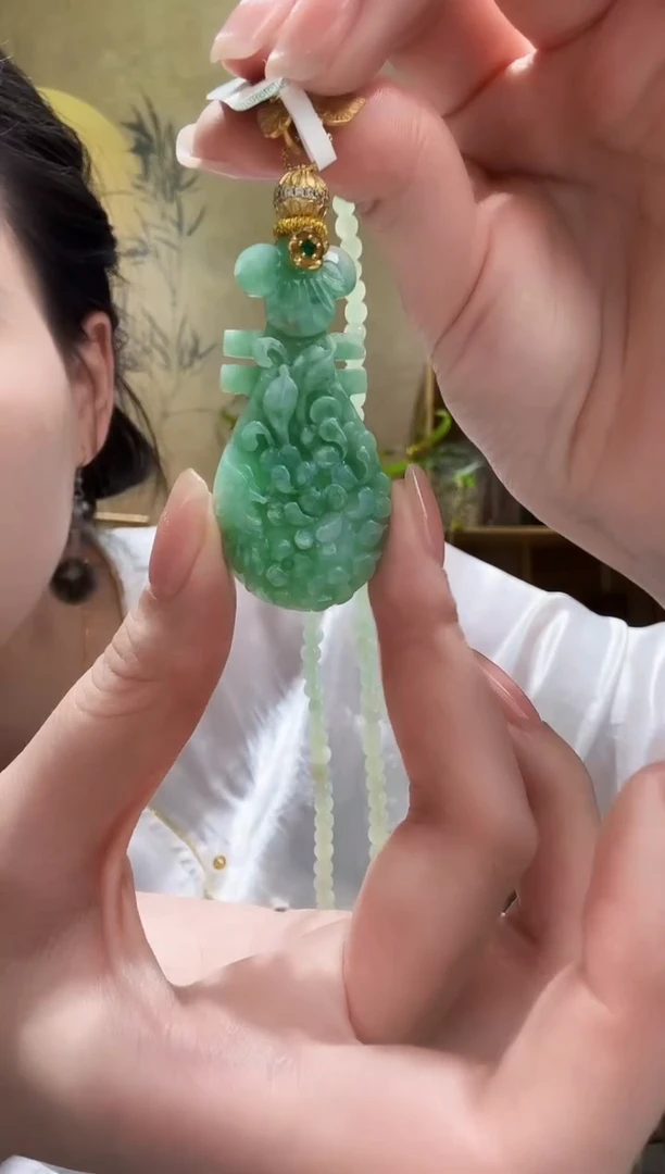 颈饰未镶嵌翡翠吊坠