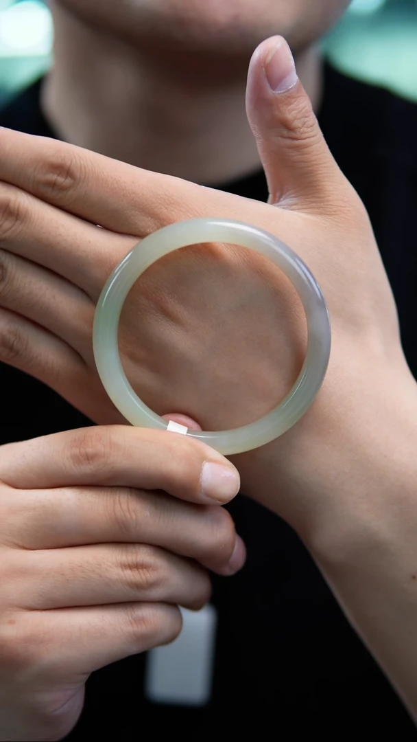 【闪购商品】和田玉手镯未镶嵌58-59三彩