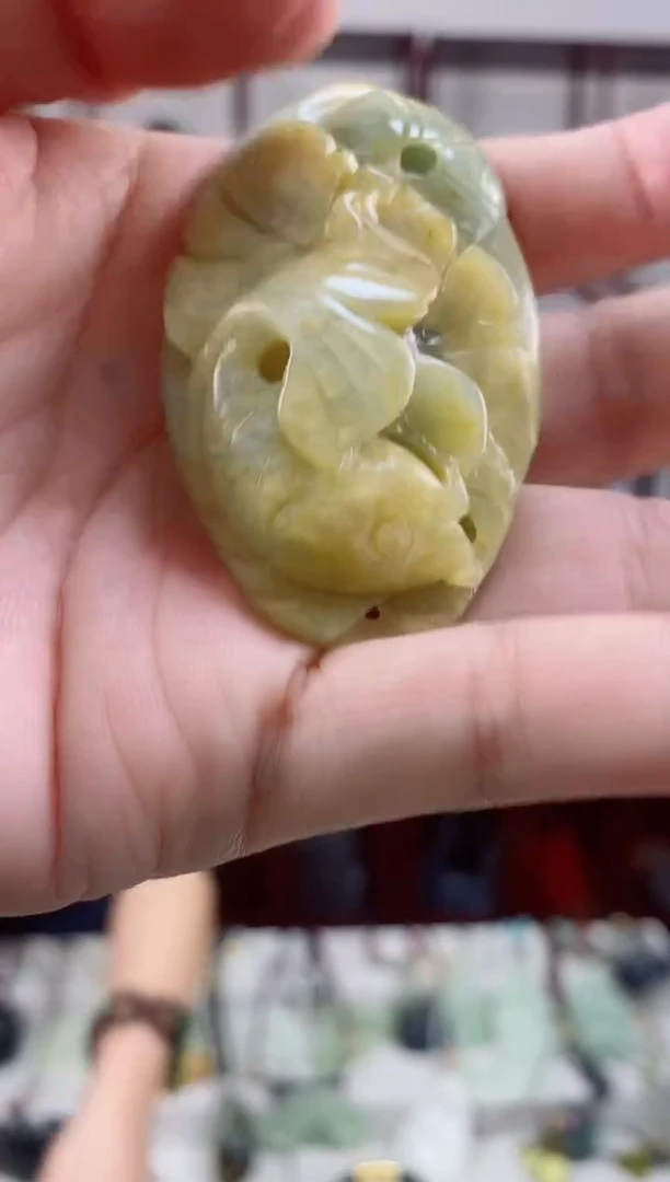 未镶嵌岫玉颈饰1