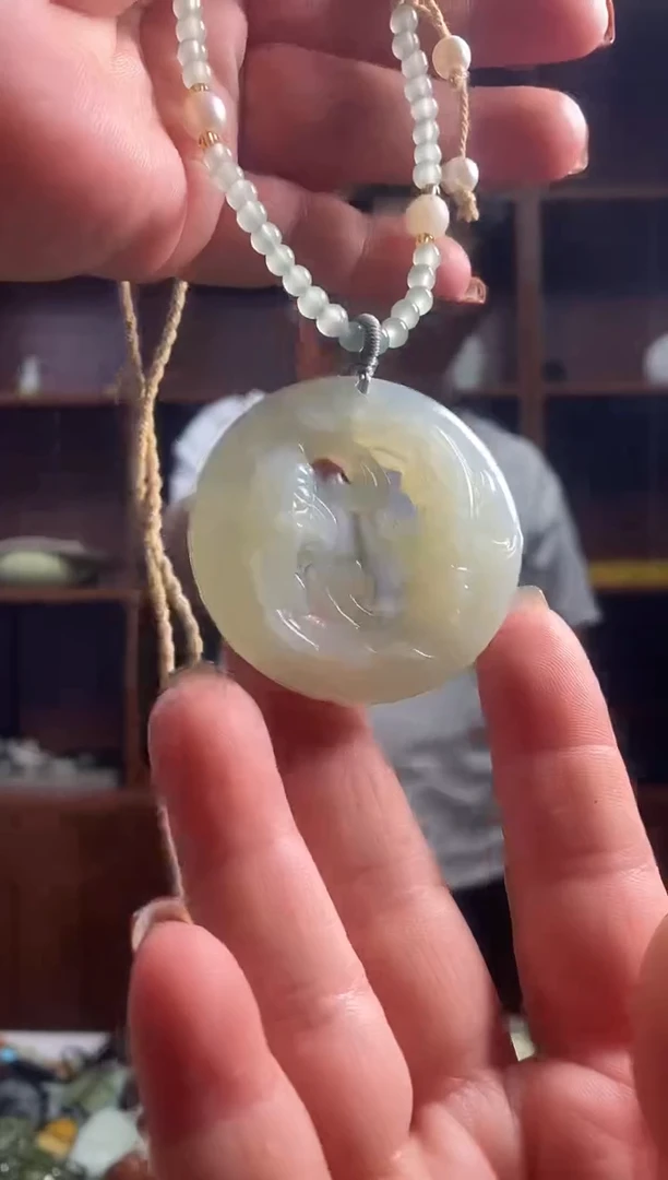 未镶嵌蛇纹石玉吊坠