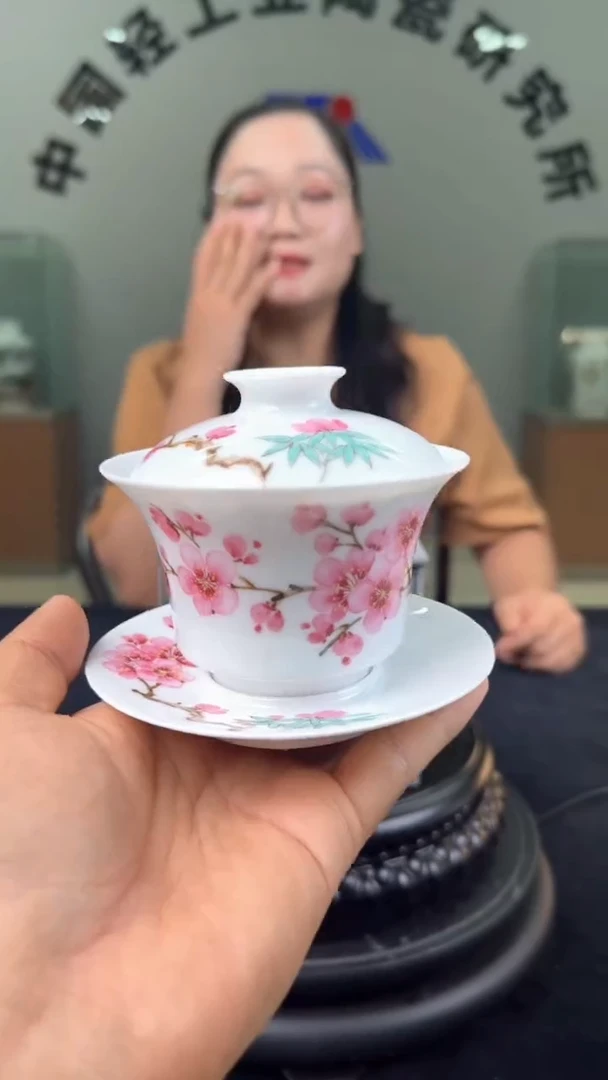 摆件釉上翠竹红梅三才盖碗