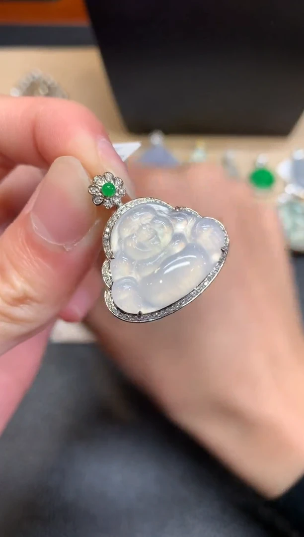 【闪购商品】翡翠颈饰18K金镶嵌佛公【无服务费】