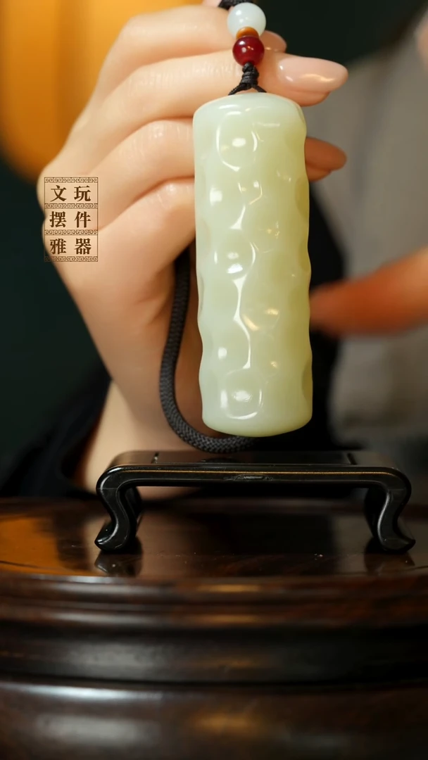 玉《千锤百炼擎天柱》手把件摆件