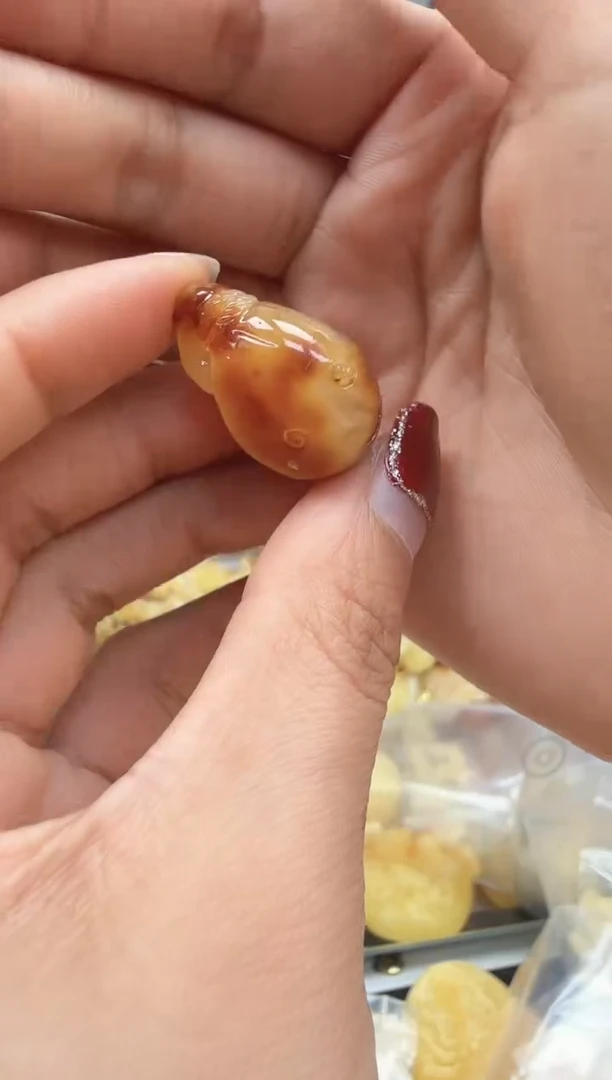 【闪购商品】琥珀裸石未镶嵌配饰