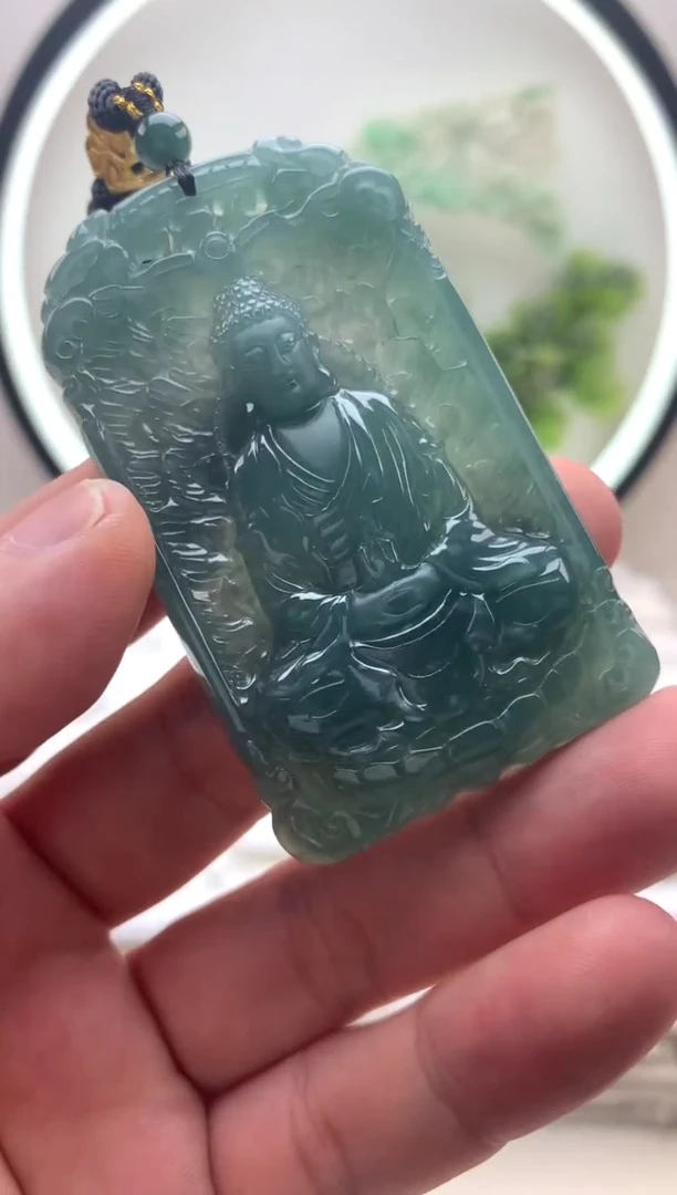 颈饰未镶嵌翡翠大日如来