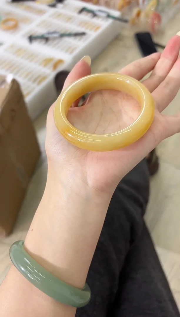 未镶嵌手镯石英质玉108-55HU