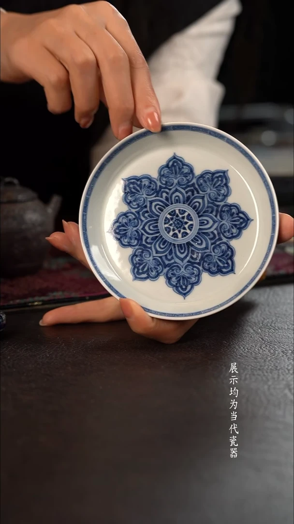 研山琢器唐宝相小直口壶承