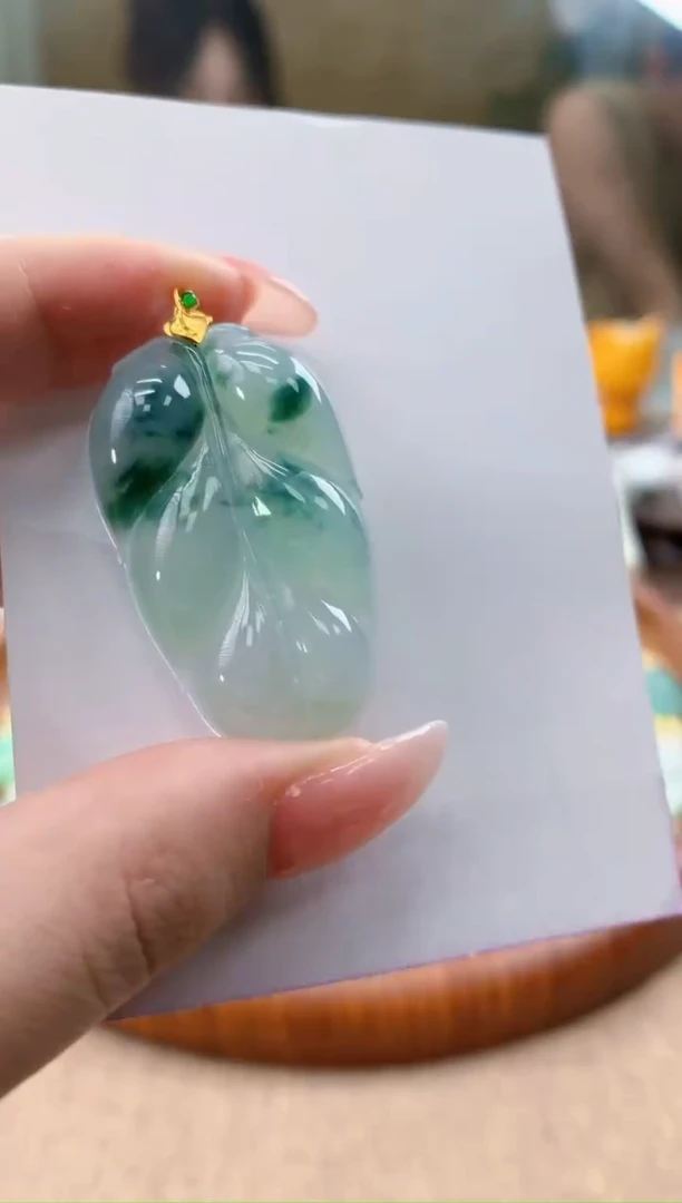 颈饰18K金镶嵌翡翠天然A货翡翠挂件