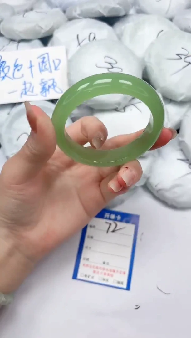 未镶嵌手镯石英质玉72/55.7