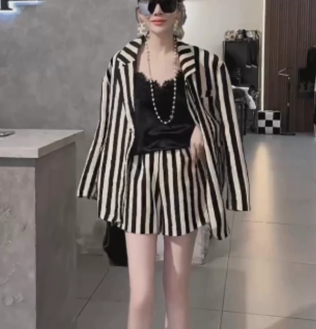 2025夏季新款网红同款洋气减龄气质休闲条纹西装外套短裤两件套珍