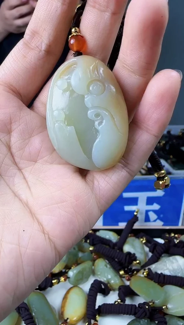 和田玉未镶嵌颈饰1