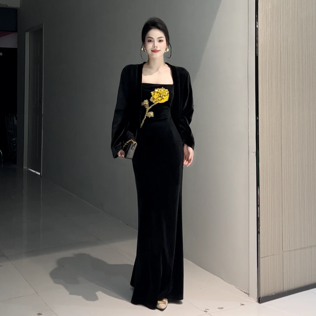 秋冬丝绒气质高级两件套连衣裙时尚玫瑰鱼尾吊带裙加纯色开衫外套