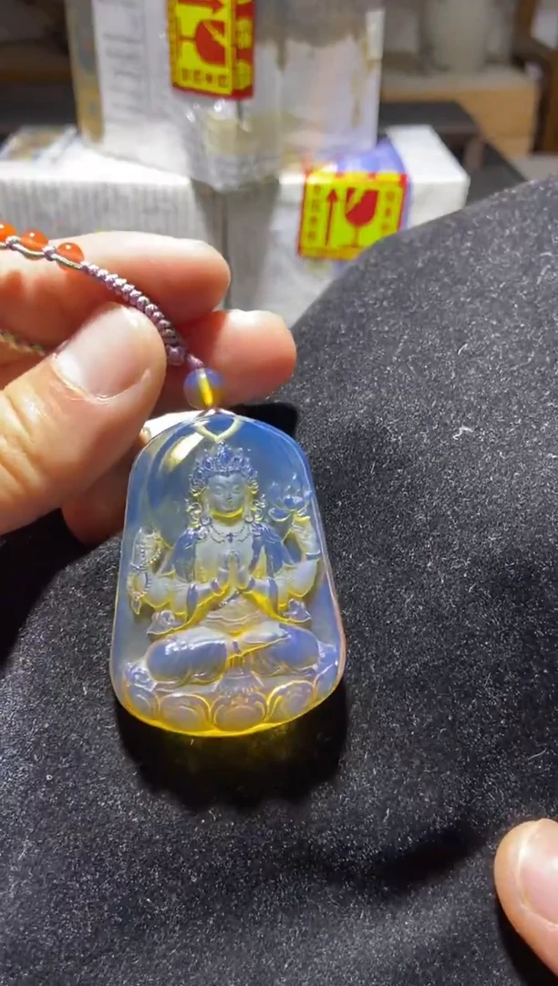 琥珀颈饰未镶嵌金蓝四臂观音
