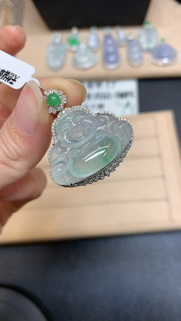 【闪购商品】翡翠颈饰18K金镶嵌佛公【无服务费】