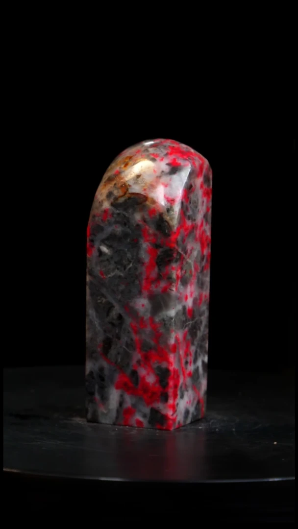 鸡血石梅花鸡血石