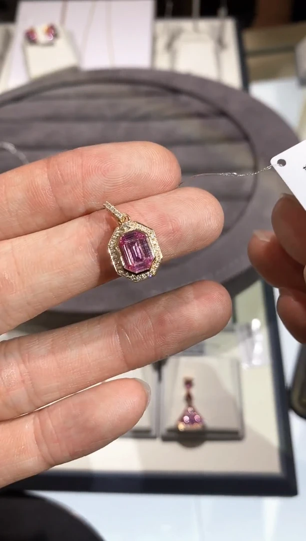 彩色蓝宝石吊坠18K金镶嵌【闪购】0.64ct/七天鉴赏