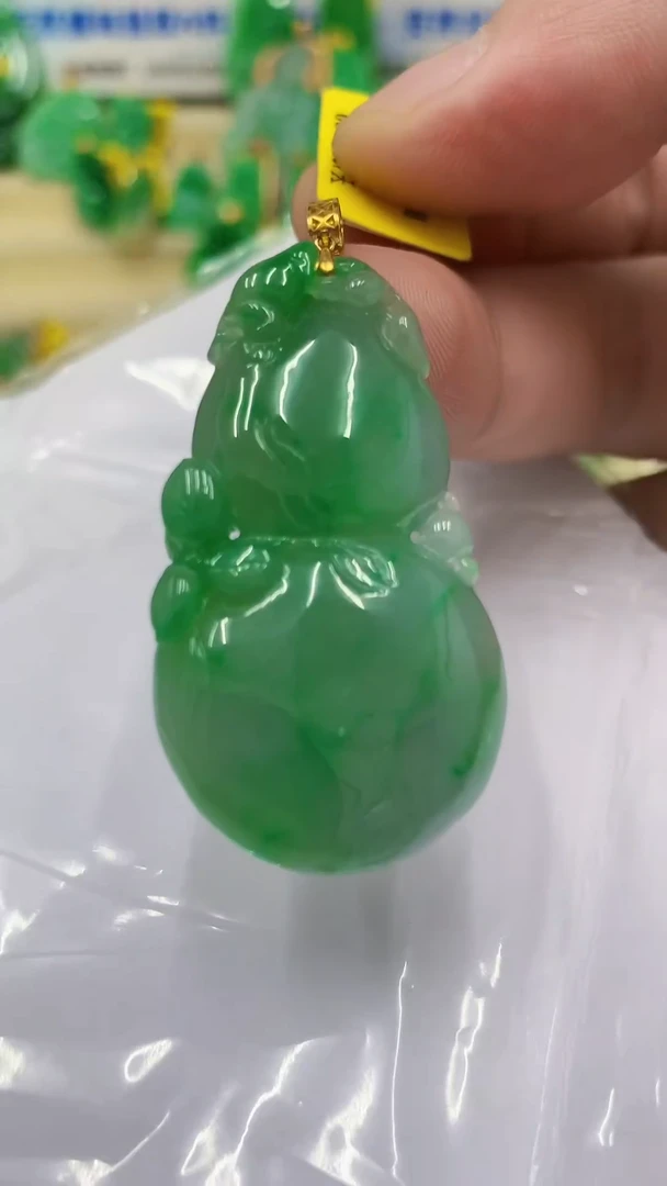 翡翠18K金镶嵌颈饰挂件