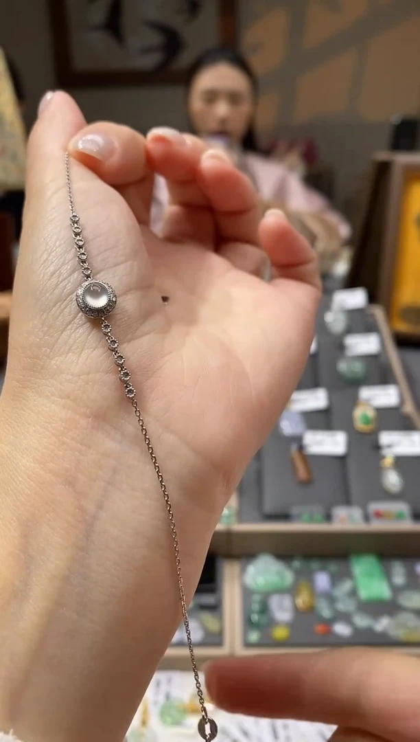 颈饰18K金镶嵌翡翠手链