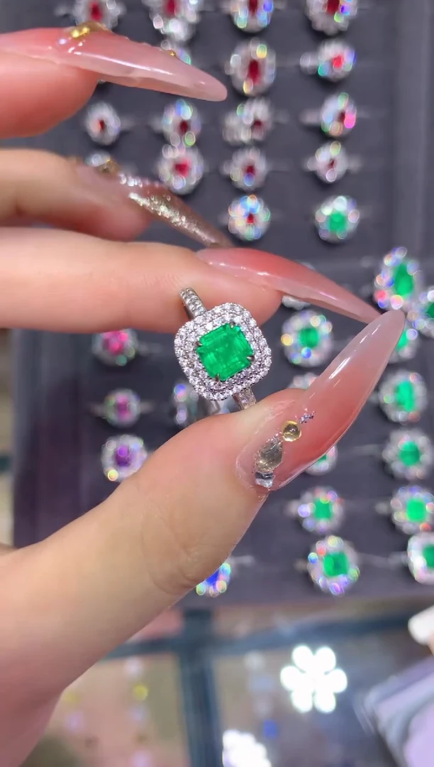 18K金镶嵌戒指祖母绿1.01CT