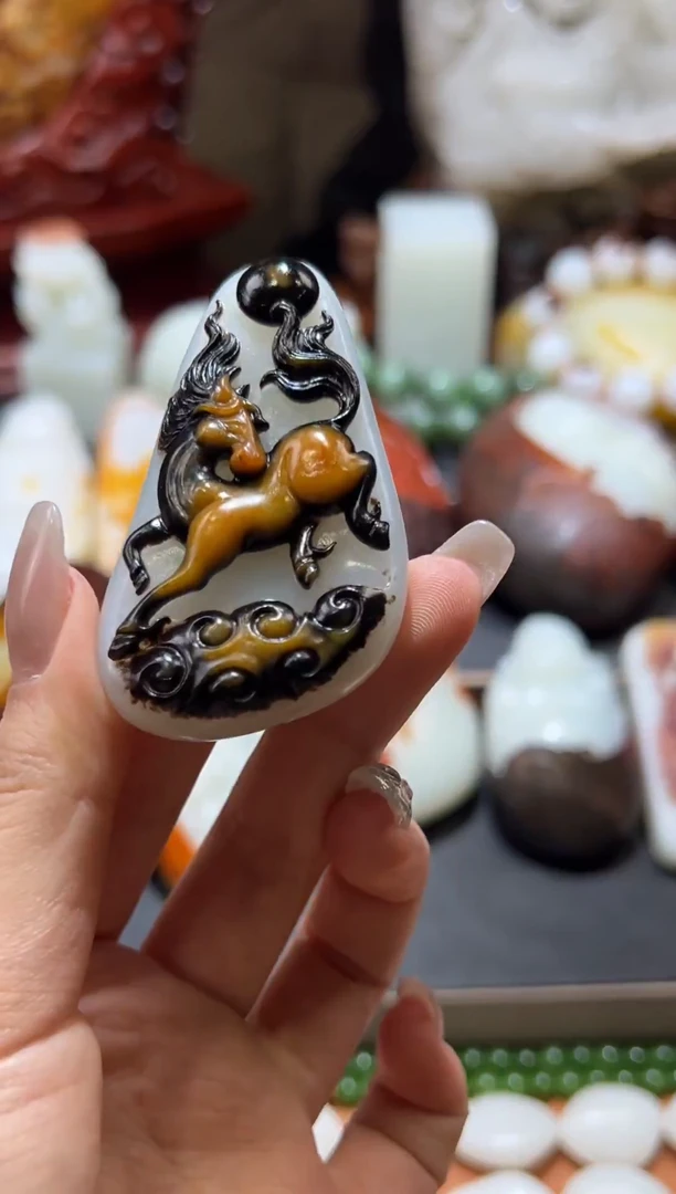 未镶嵌和田玉把件古*月和田玉